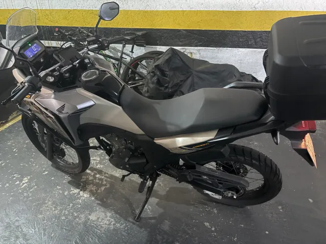 Sahara 300 ADV bege 2025