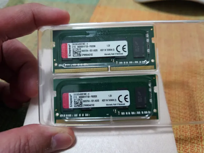 Memória Kingston DDR4 dois pentes de 4GB Cada