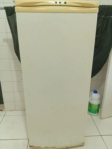 Vendo freezer R$:200,00