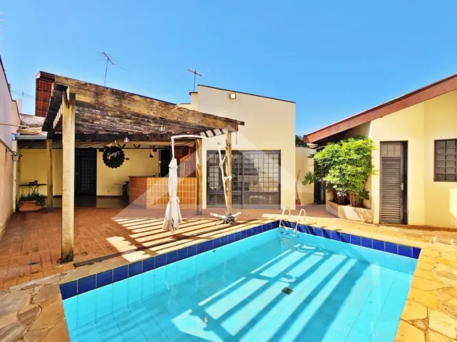 Sobrado residencial / comercial à venda no Bairro Alto da Boa Vista, próximo à Avenida Pro