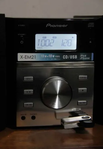 Central Pioneer mini com Pen Drive
