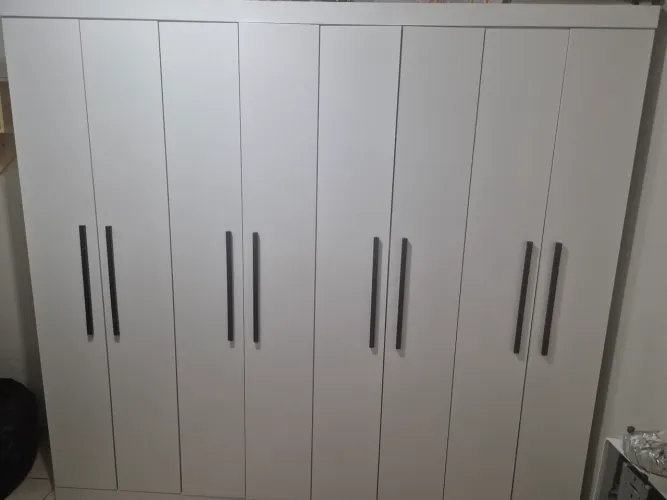 Guarda roupas 8 portas e 4 gavetas