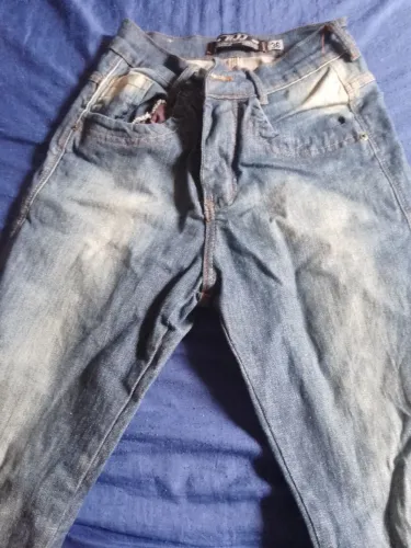 Vendo uma calça jeans masculina de tamanho 36