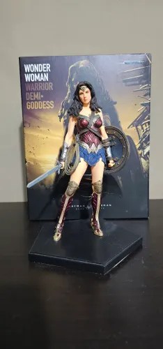 Wonder Woman (Mulher Maravilha) 1/10 Iron Studios