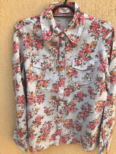 Camisa Azul Claro Com Estampa Floral Marisa