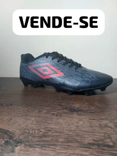 Chuteira Umbro Campo Semi-Nova Nº 41/42 - Usada Apenas 3 Vezes