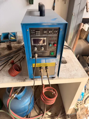 Máquina de aquecimento por indução 10kva. Para tratamento térmico de metais e cutelaria