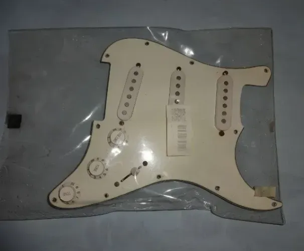 Pickguard para Guitarra Stratocaster completo