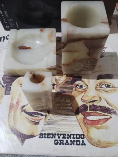 Cinzeiro e caneteiro de pedra ônix
