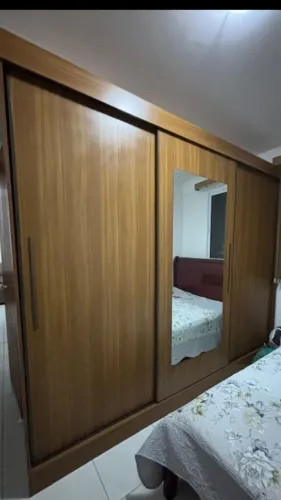 Guarda roupa casal semi novos, 3 portas, espelho, bem espaçoso.