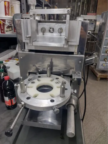 Máquina de fazer salgados semi nova
