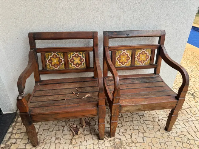 2 cadeiras rústicas namoradeira