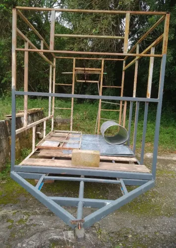 URGENTE vendo TRAILER LANCHES ainda em construção.