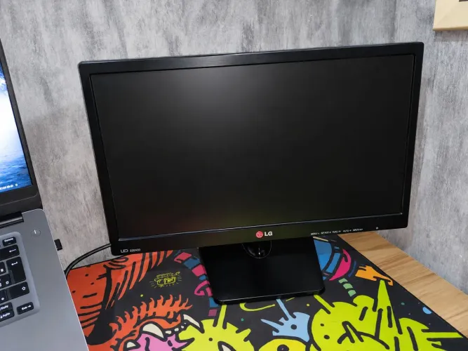 Monitor + Brindes
