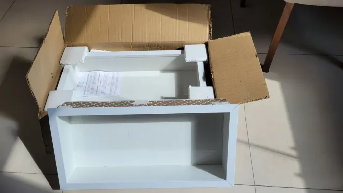 Nicho de embutir em porcelanato branco