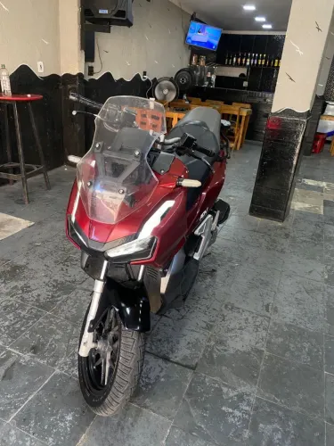 Honda adv 150