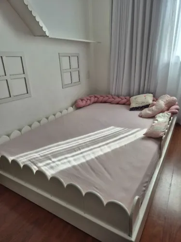 Cama montessoriana meio casal