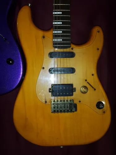 Guitarra Hurricane SSH funcionando perfeitamente 
