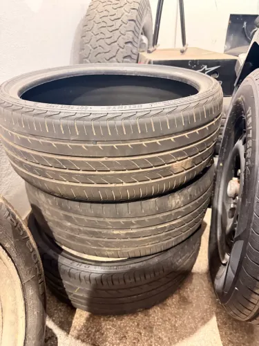 4 pneus 165/40/17 em perfeito estado.