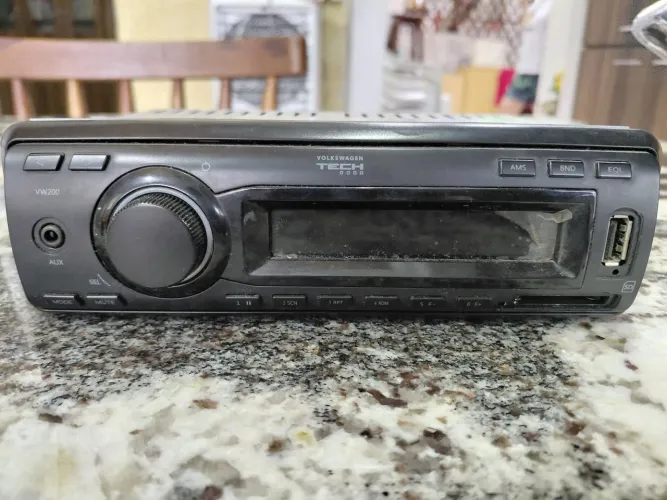 Rádio + Aux In + SD/USB 