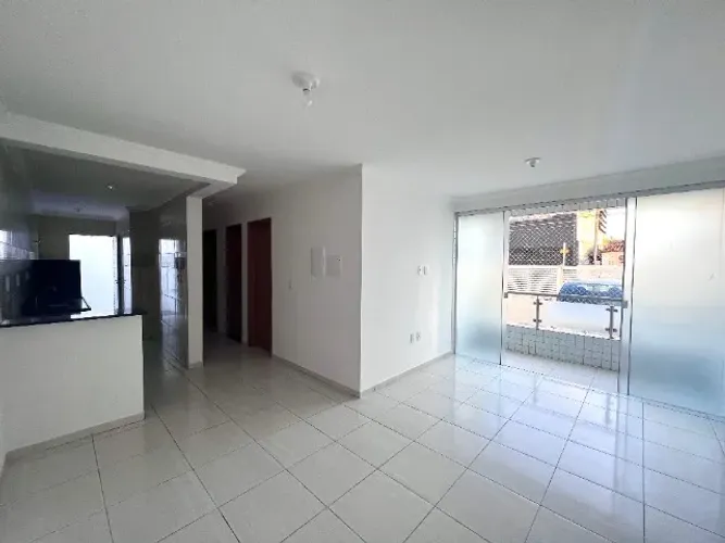 Apartamento Térreo Com Área Externa, 2 Quartos Sendo 1 Suíte, em Mangabeira II