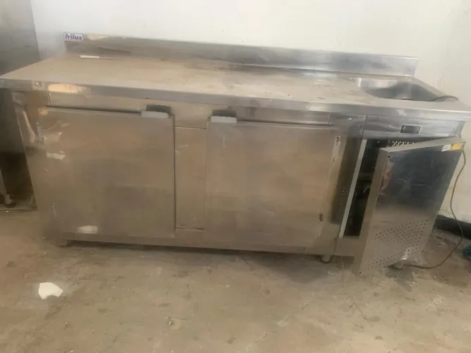 Vendo geladeira inox 4 portas e bancada refrigerada 2 portas com pia lado direito