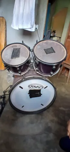 Vendo bateria musical,R$:250 com avaria ,não faço entrega