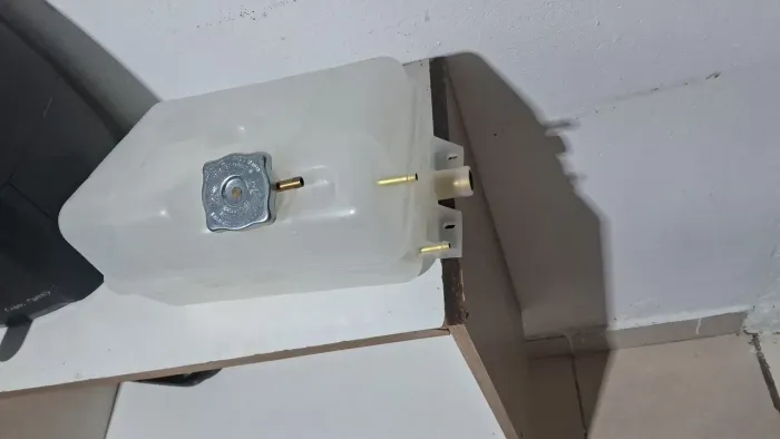 Reservatório de liquido arrefecimento original Case 580N