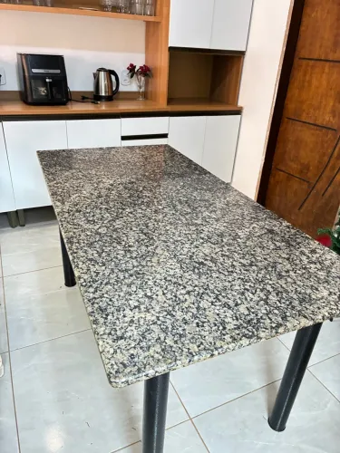 Vendo mesa 6 lugares 150x75 cm 