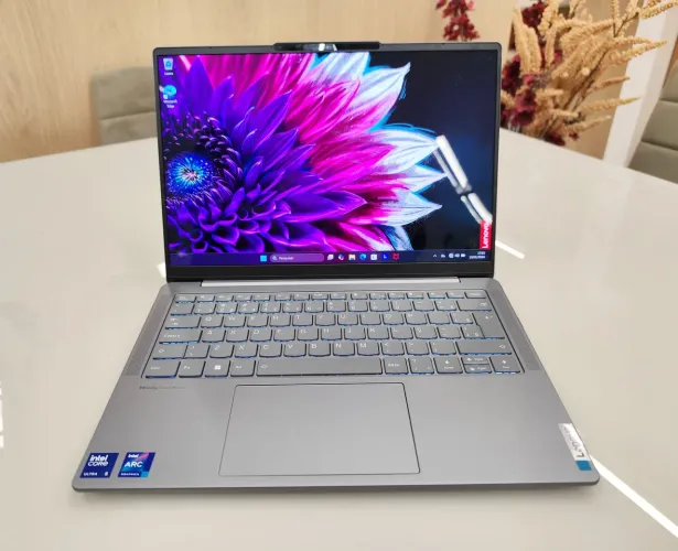 NOTEBOOK LENOVO YOGA ULTRA 5 / BIOMETRIA/ TELA 400NITS/ 512GB