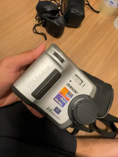 Sony Mavica MVC-FD200 + Bolsa + Bateria + Memory Stick