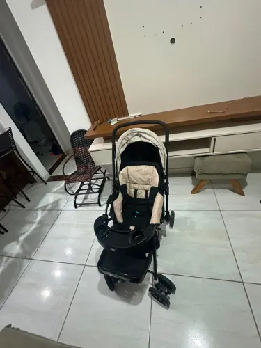 Vende-se berço e carrinho de bebê 
