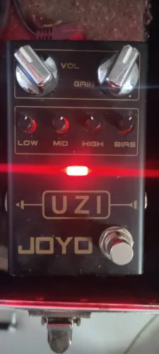Pedal para guitarra Joyo distortion (Overdrive/Distorção) - Uzi