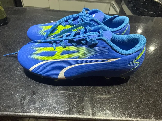 Chuteira Campo Puma Ultra Play BDP Unissex - Azul+Verde