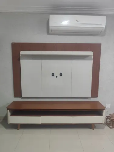 Rack/Painel para TV com Estante - R$ 1.100