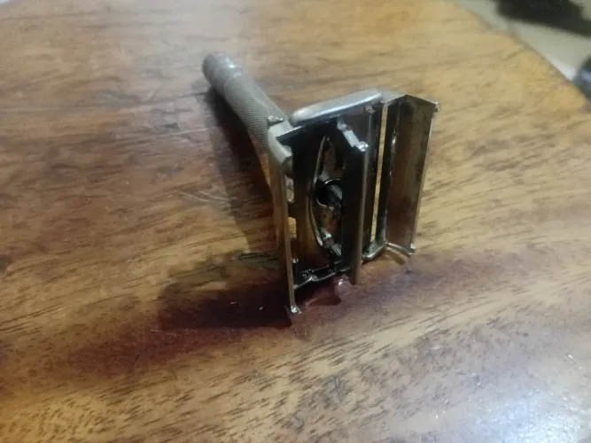 Aparelho de Barbear Antigo Gillette Original (Modelo Borboleta)