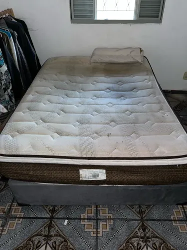 VENDE-SE CAMA DE CASAL + COLCHÃO