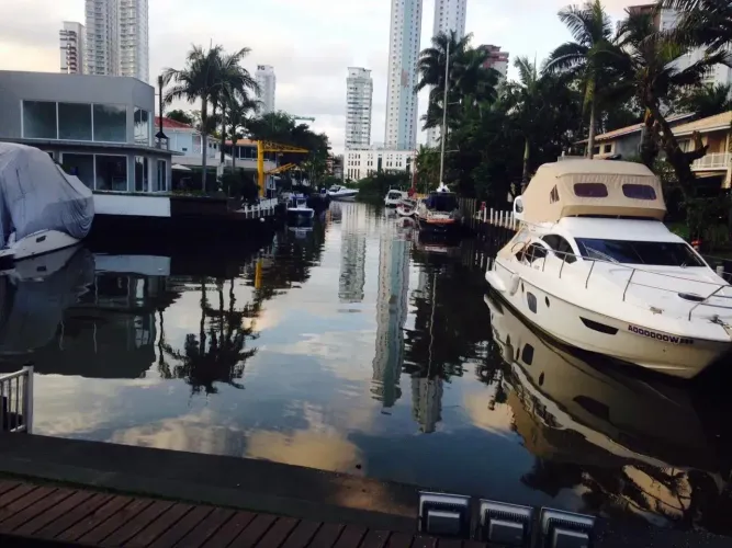 Casa em Condomínio Fechado, na Marina Camboriú com 1 vaga náutica para embarcações de até 