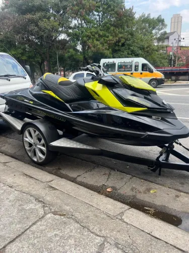 Jet ski