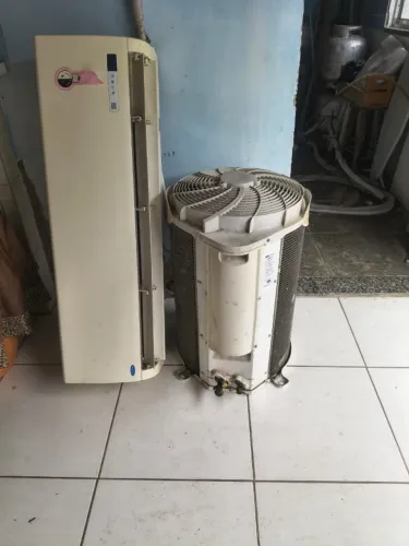 Ar condicionado Midea split 22000 BTUs ( com defeito)