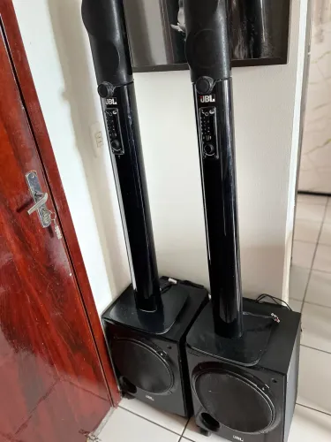 Torres de som de alta qualidade + 2 Caixas de som subwoofer. Conexão p10 e bluetooth