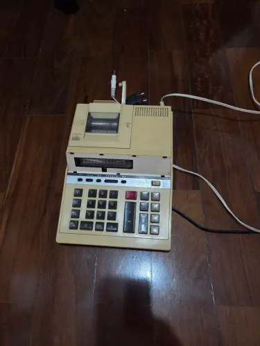 Calculadora antiga sharp