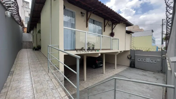 CASA GEMINADA COLETIVA - 2 QUARTOS - ÁREA PRIVATIVA - 1 VAGA - CABRAL