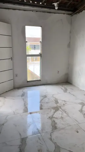 Alugo é excelente casa no Santos dumont 