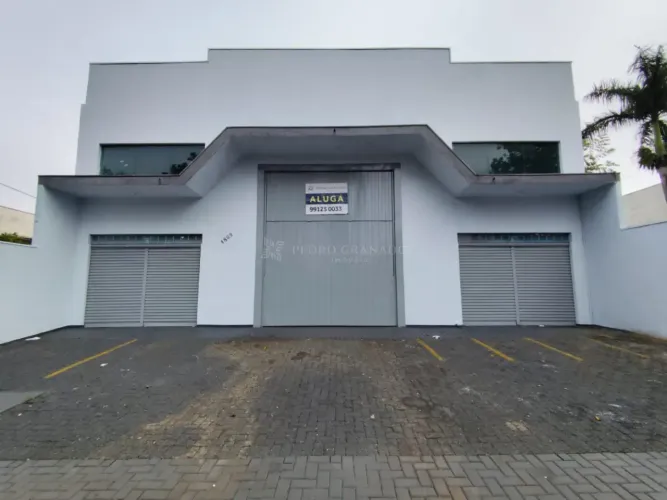 Barracão comercial em ótimo estado de conservação