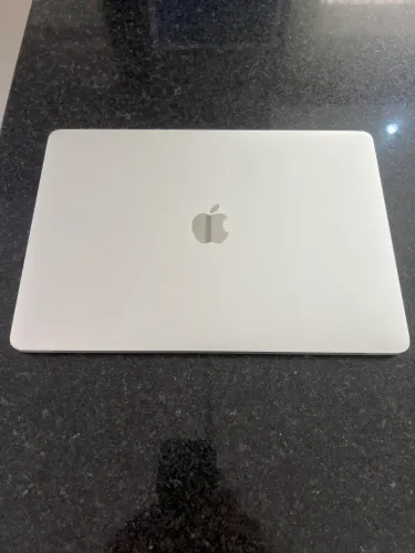 MacBook Pro Touch Bar I5 8gb flash SSD 250gb
