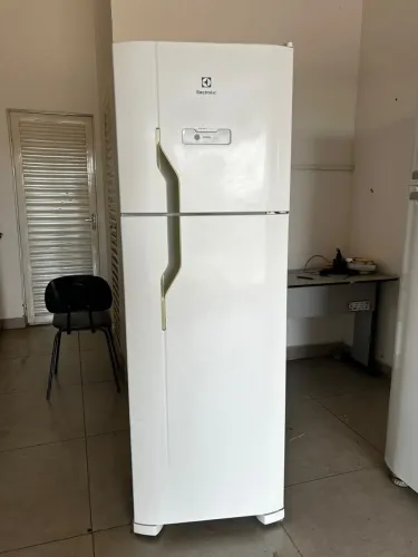 Geladeira Electrolux frost free 220V
