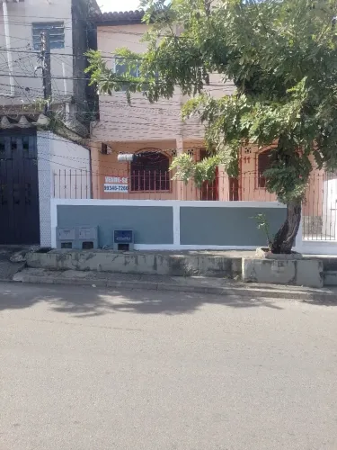 Ótima casa em Itapuã