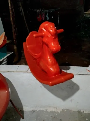 Cavalinho gangorra infantil