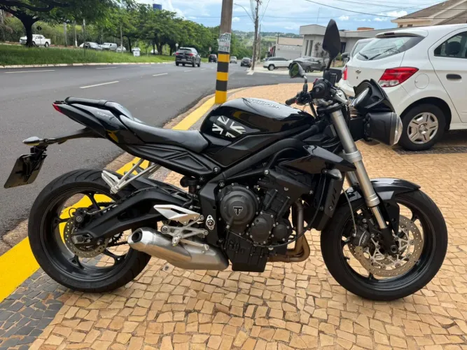TRIUMPH STREET TRIPLE 765 S